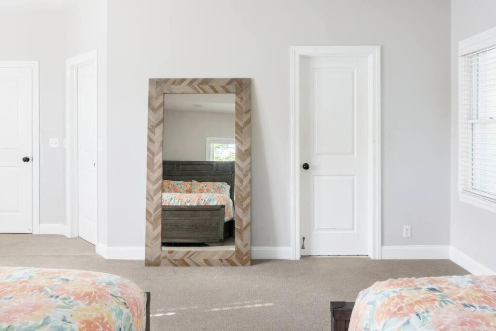 Southern Charm Downtown, Walk To Farmers Market & Holiday home *