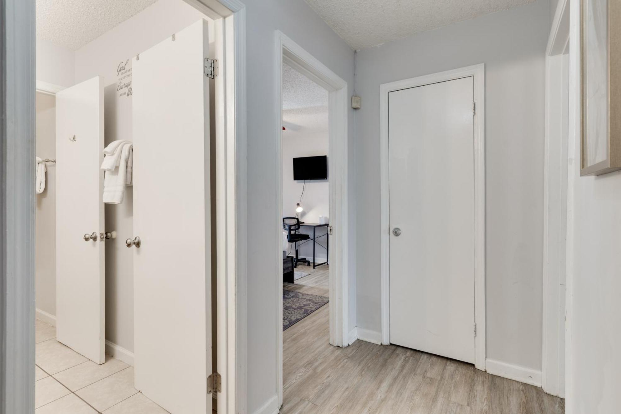 Apartment 2 Bdr With Free Parking! 2m To Broadway!