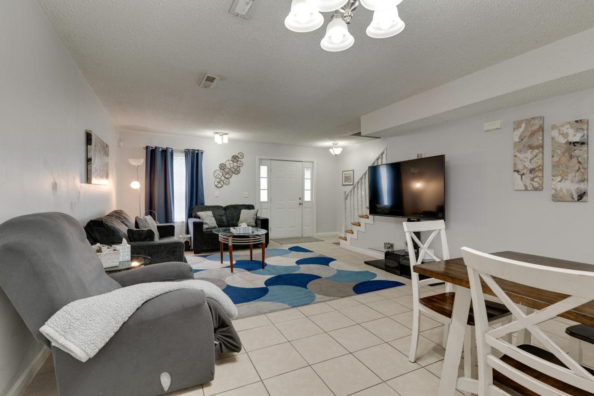 2 Bdr With Free Parking! 2m To Broadway! Apartment *