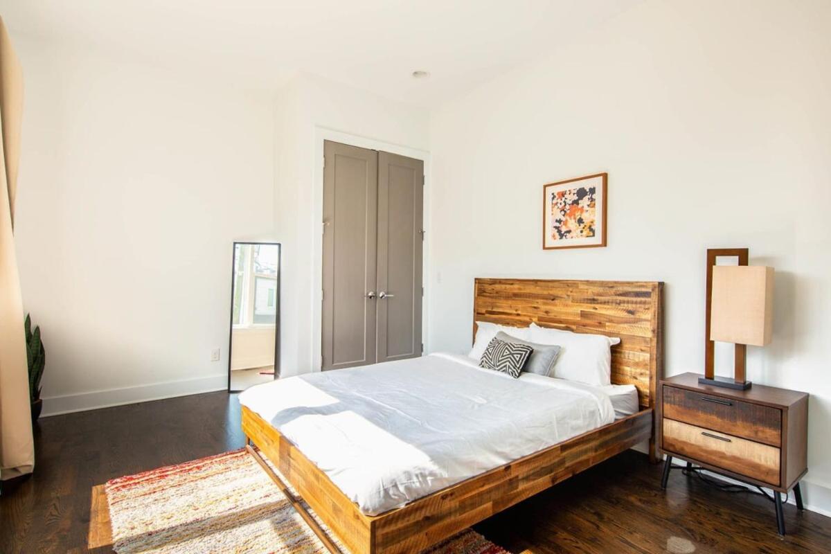 Holiday home 2 Lux Homes Huge Rooftop 2mi To Dt Sleeps 24