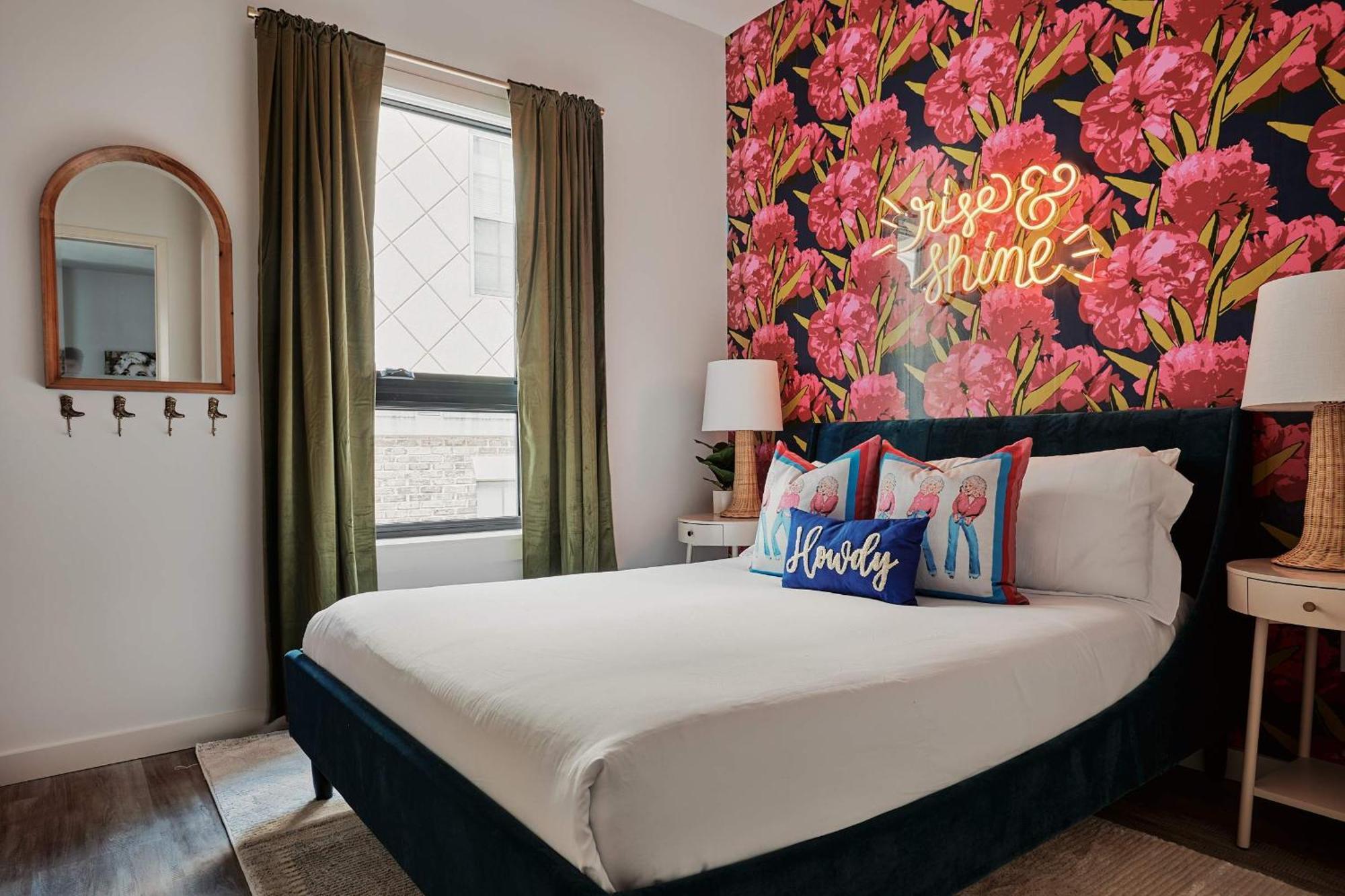 Holiday home Modern Music Row With King & Queen Bedrooms, Private Balcony, Pool & Fitness Center, Walk To Rca B & Local Dining, Garage Parking, Elevator Access, 24 Hr Hospitality *