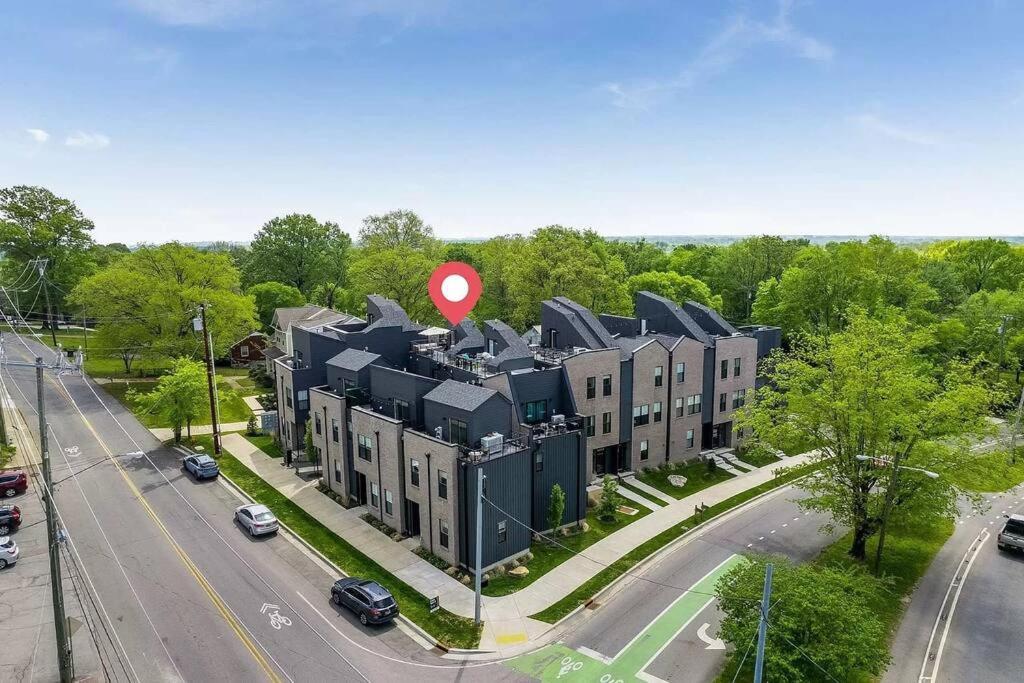 Holiday home 10 Min Drive Downtown, Roof Deck, Pet Friendly