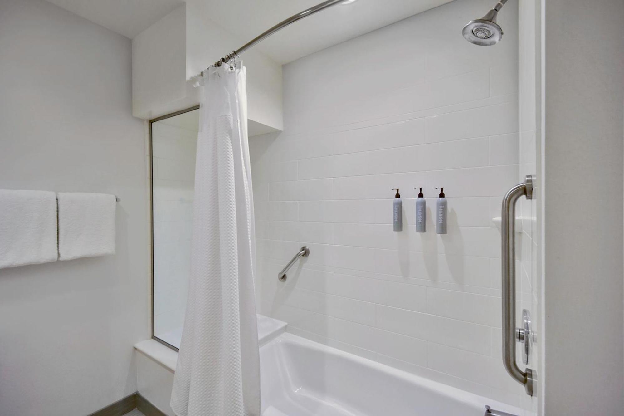Courtyard By Marriott Hills Hotel 3*