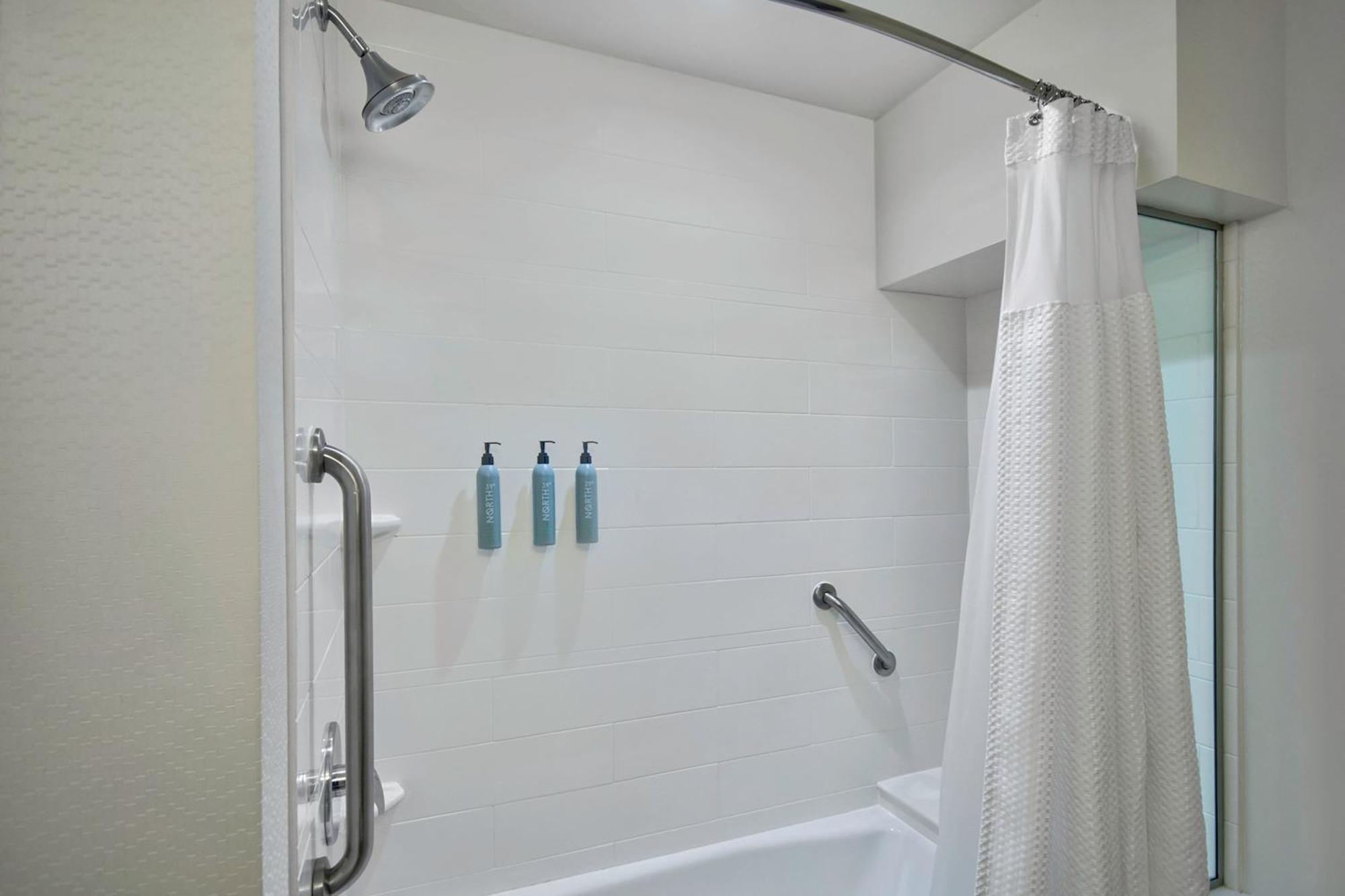 Hotel Courtyard By Marriott Hills 3*