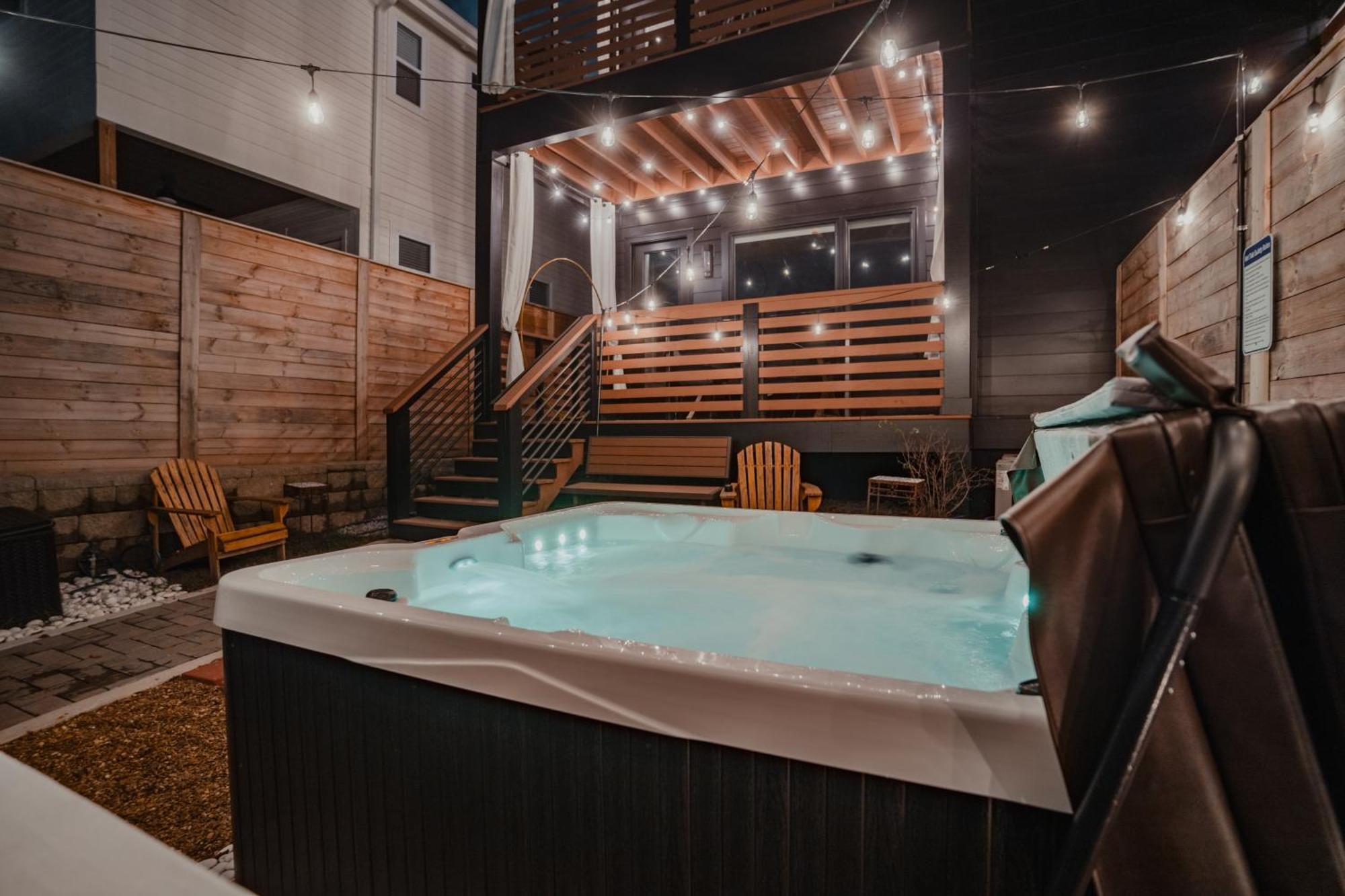 Urban Oasis: Modern Luxury Near Downtown *