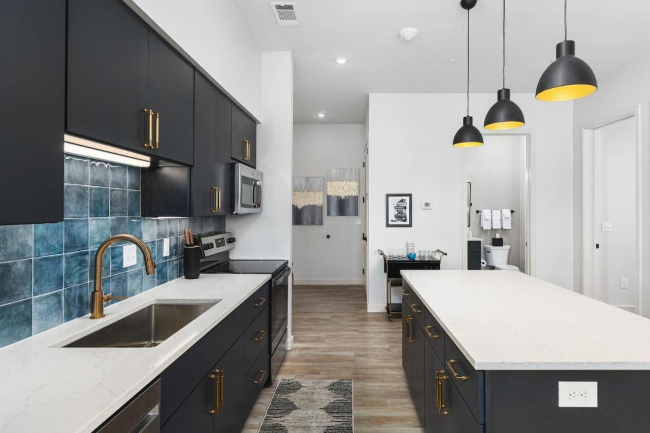 Upscale Music Row Corner Unit With Patio Rooftop With View And Gym Apartment *