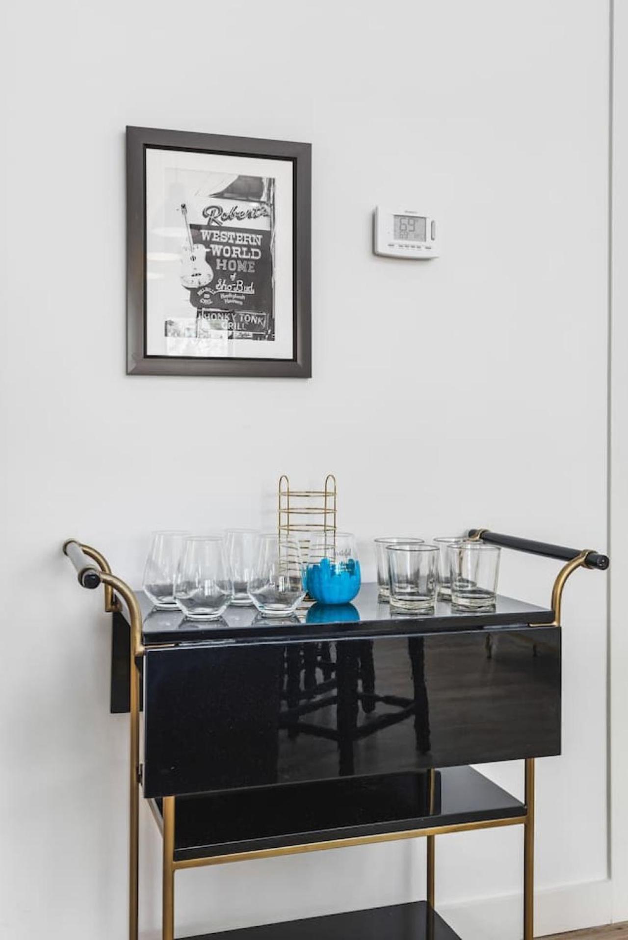 Upscale Music Row Corner Unit With Patio Rooftop With View And Gym *