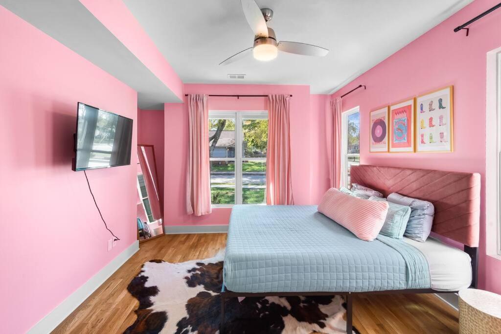 Ultimate Bach 10min To Dt Ig Walls Every Holiday home *