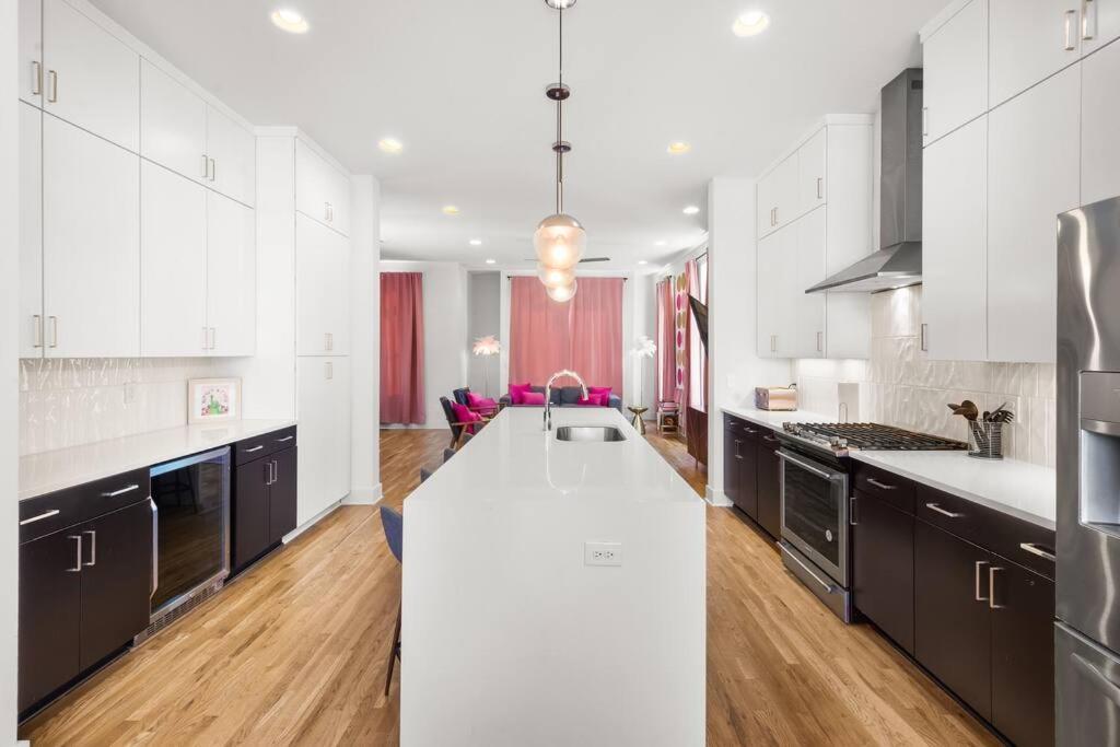 Ultimate Bach 10min To Dt Ig Walls Every Holiday home Nashville