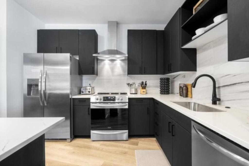 Electric - Odyssey -top Floor West End 2 Bedroom - Minutes To Broadway *