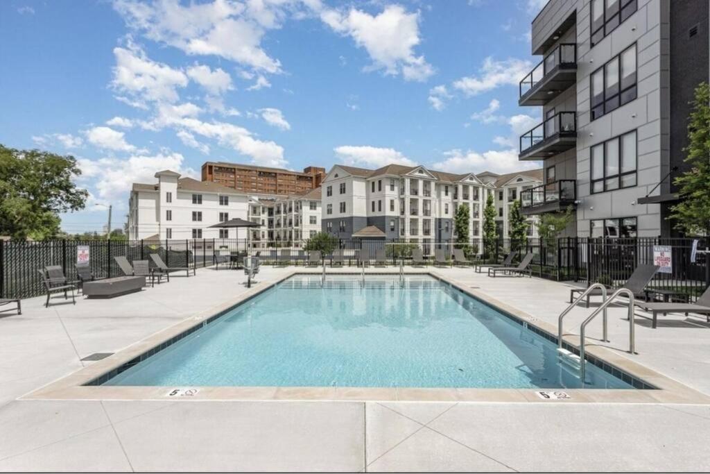Electric - Odyssey -top Floor West End 2 Bedroom - Minutes To Broadway Apartment Nashville