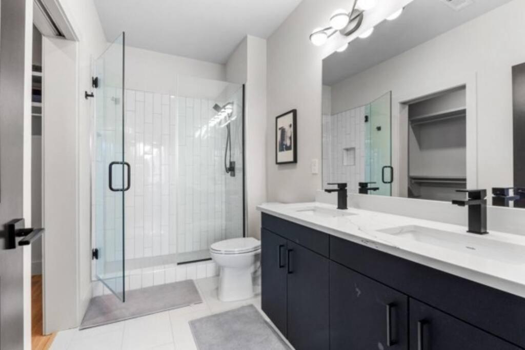 Electric - Odyssey -top Floor West End 2 Bedroom - Minutes To Broadway Apartment Nashville