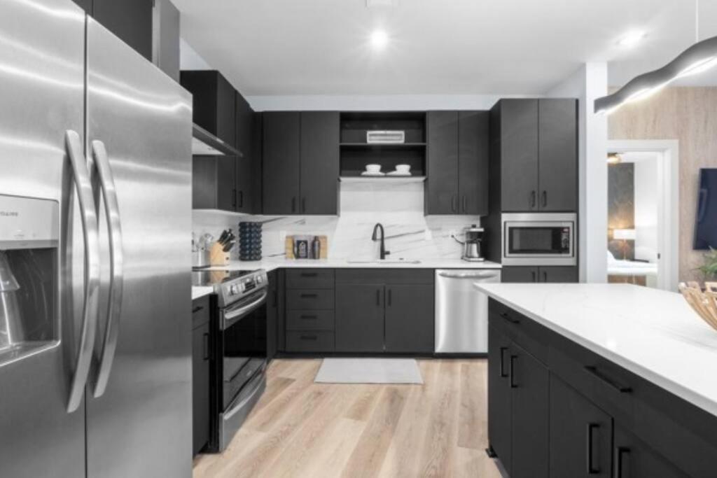 Apartment Electric - Odyssey -top Floor West End 2 Bedroom - Minutes To Broadway *