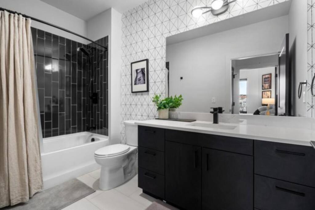 Apartment Electric - Odyssey -top Floor West End 2 Bedroom - Minutes To Broadway *