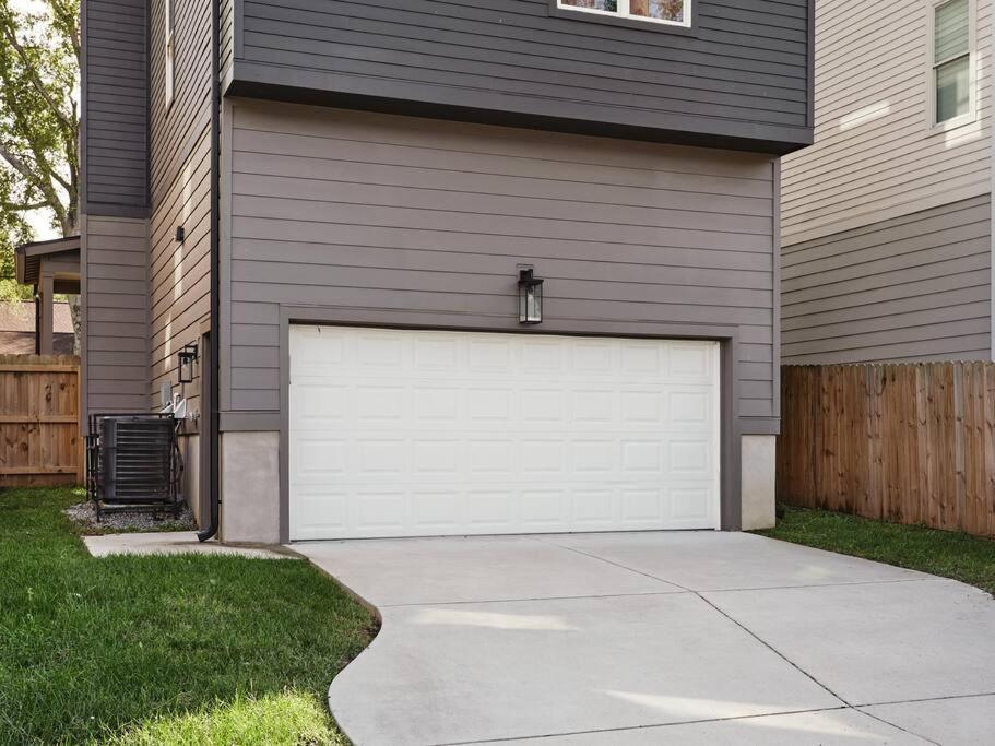 Ultimate Bach 10min To Dt Ig Walls Every Holiday home *