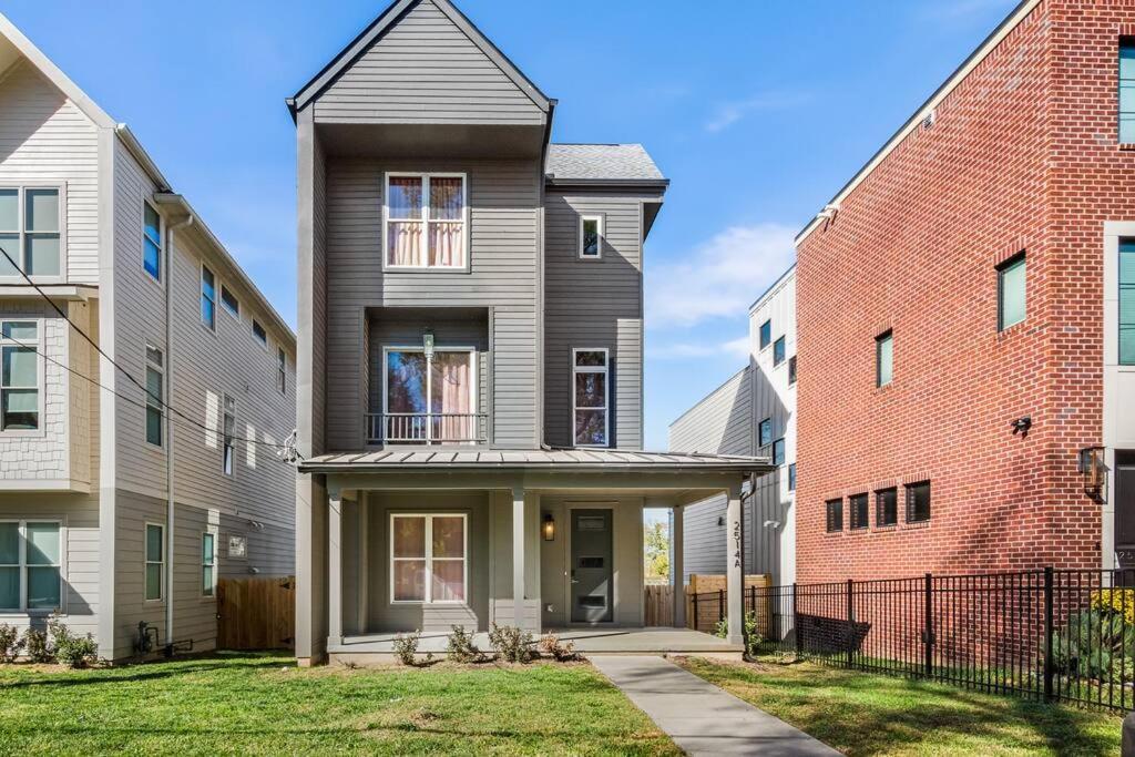 Ultimate Bach 10min To Dt Ig Walls Every Holiday home