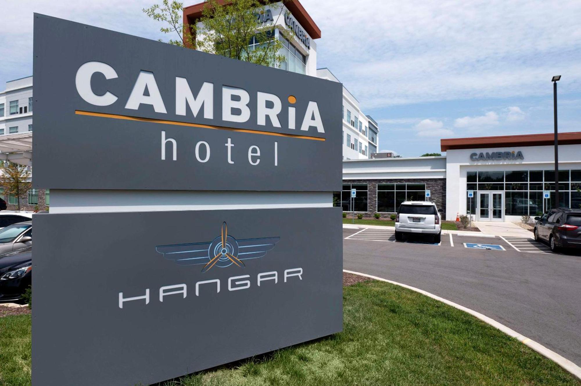 Hotel Cambria Airport