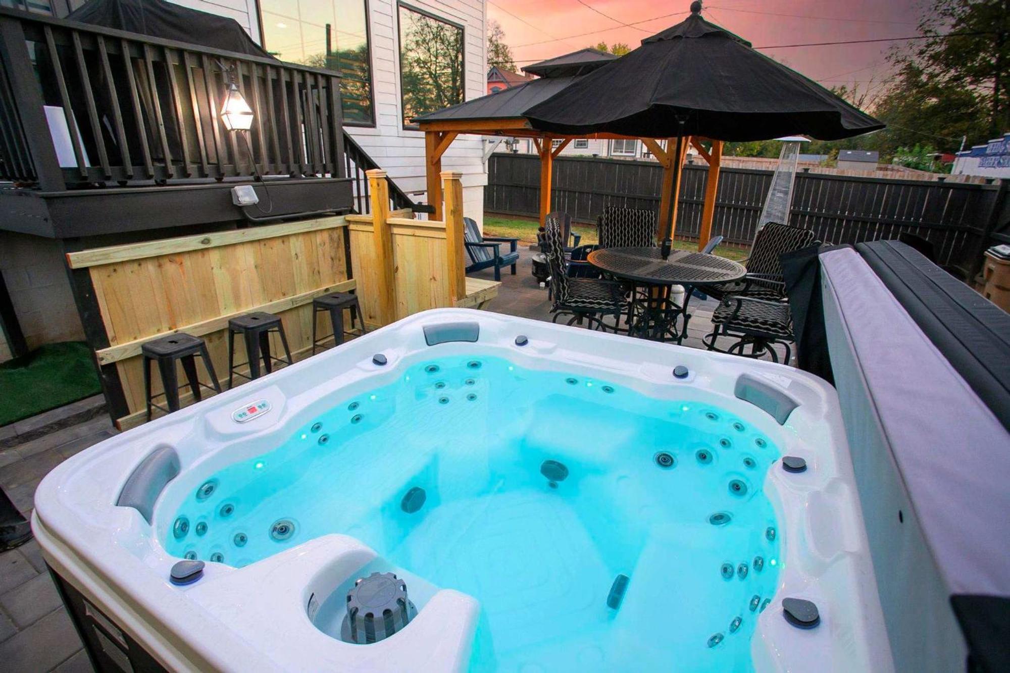Spacious Only 2 Miles From Downtown