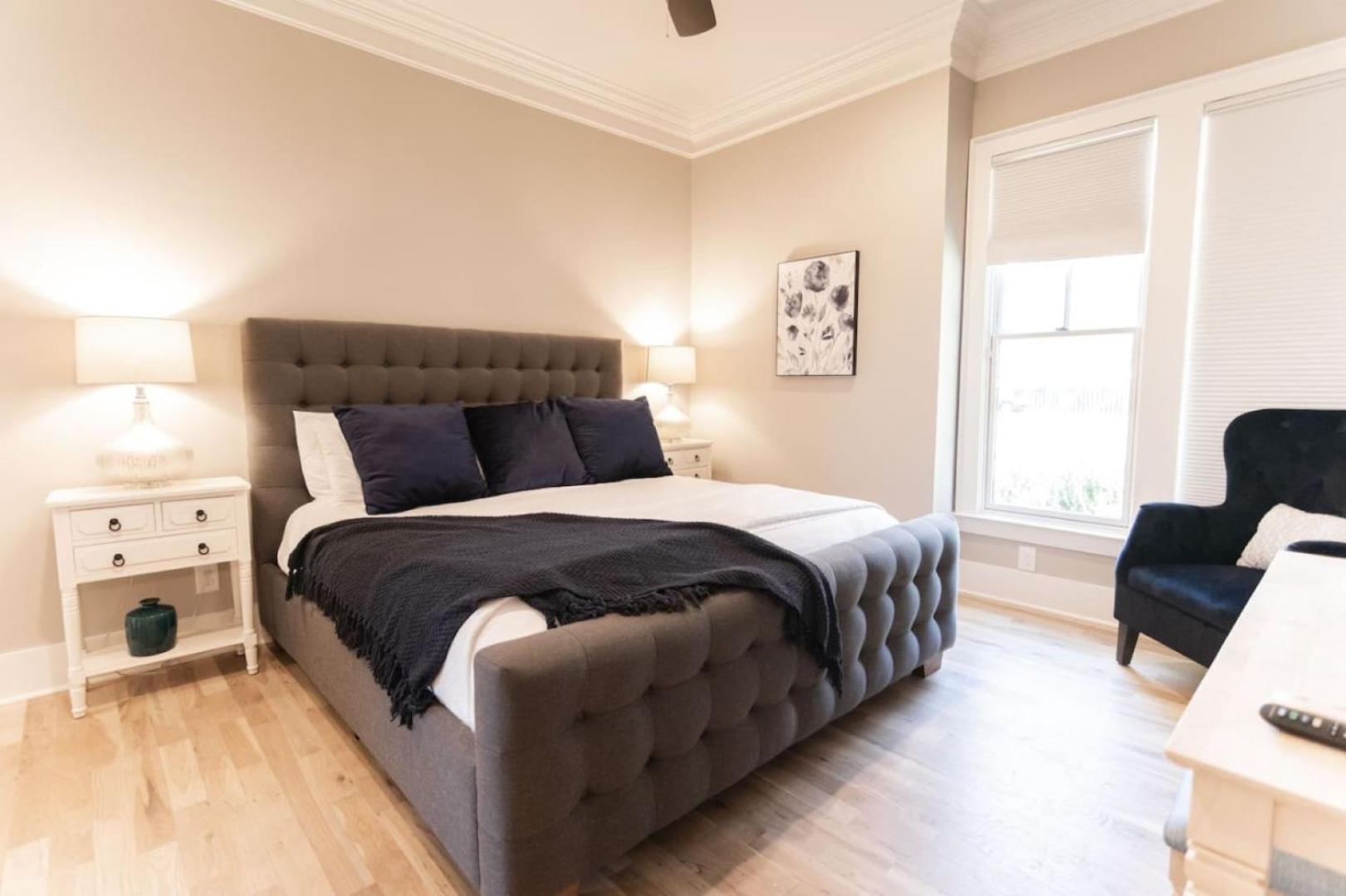 Holiday home Minutes To Downtown Huge Outdoor Deck Hot Tub *