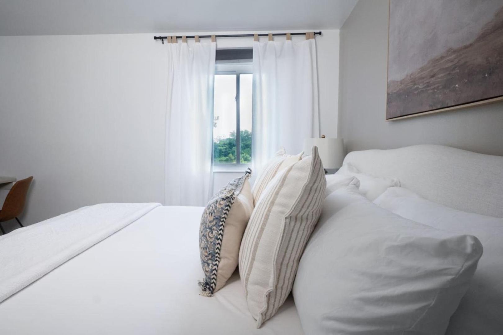 Stunning Riverfront Getaway In Downtown Holiday home *