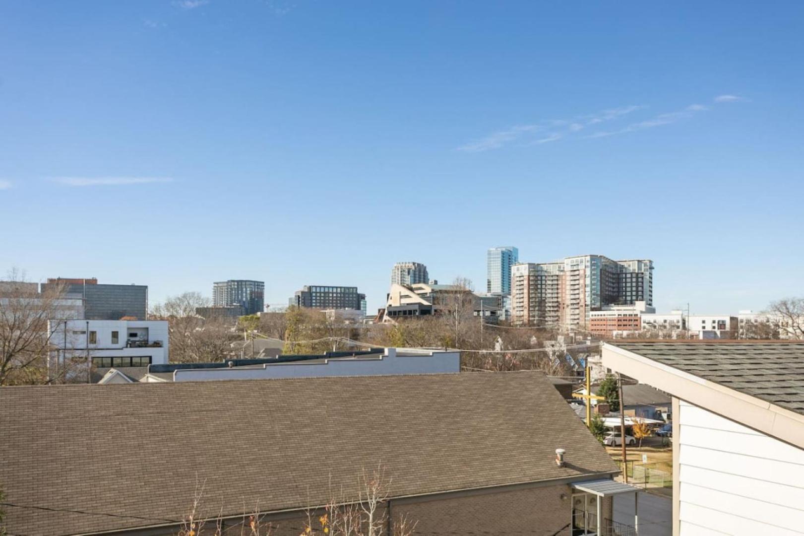 Holiday home Downtown W Rooftop Deck 4 Bedrooms 3 Baths *