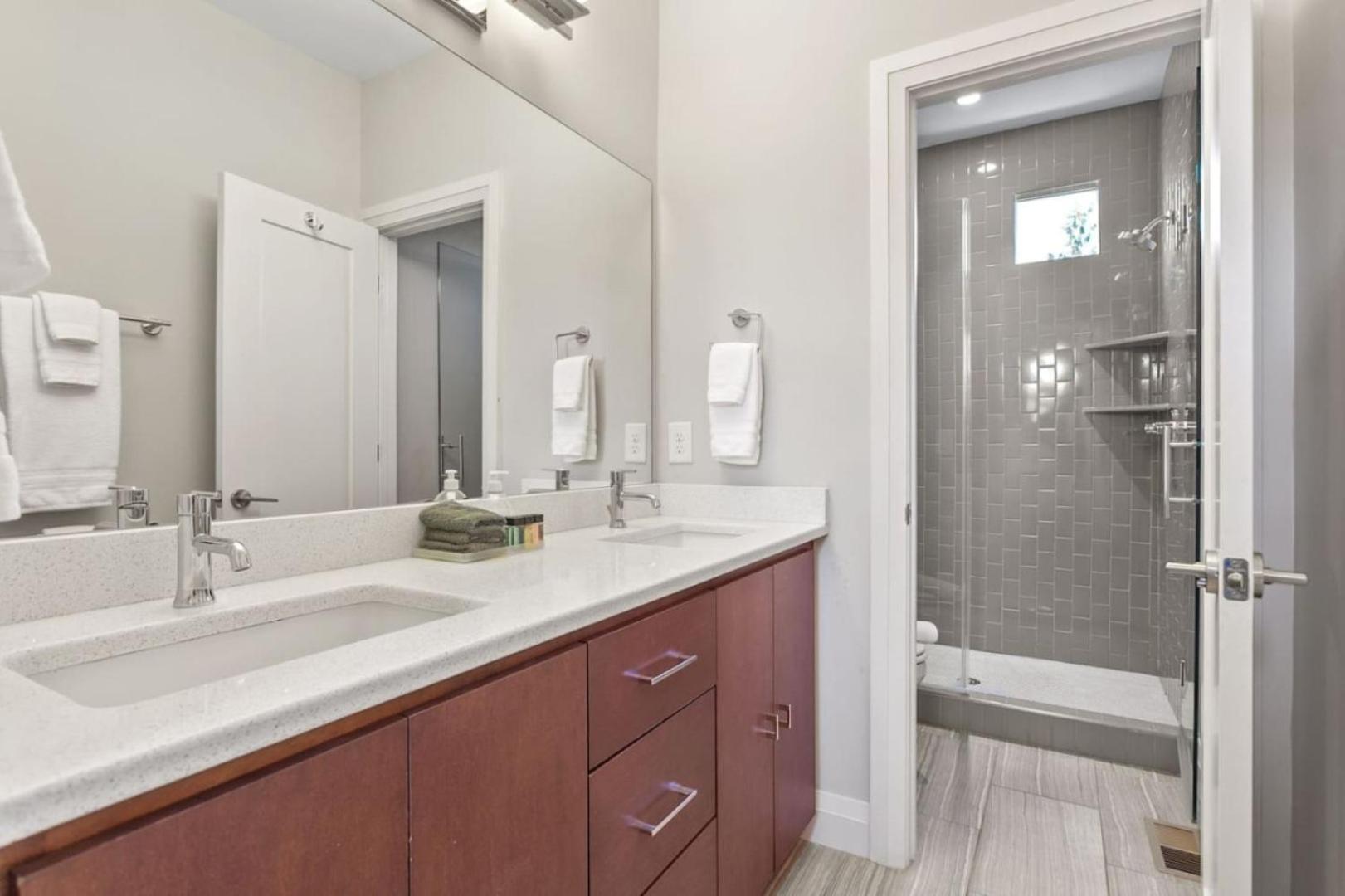 Downtown W Rooftop Deck 4 Bedrooms 3 Baths Holiday home