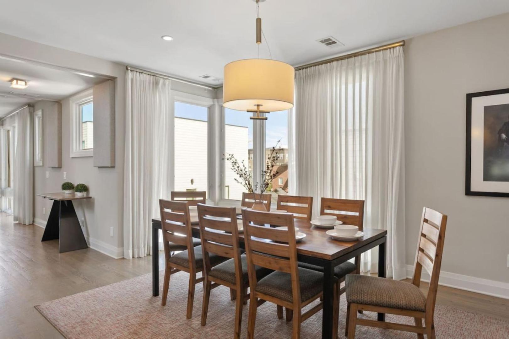 Holiday home Downtown W Rooftop Deck 4 Bedrooms 3 Baths *