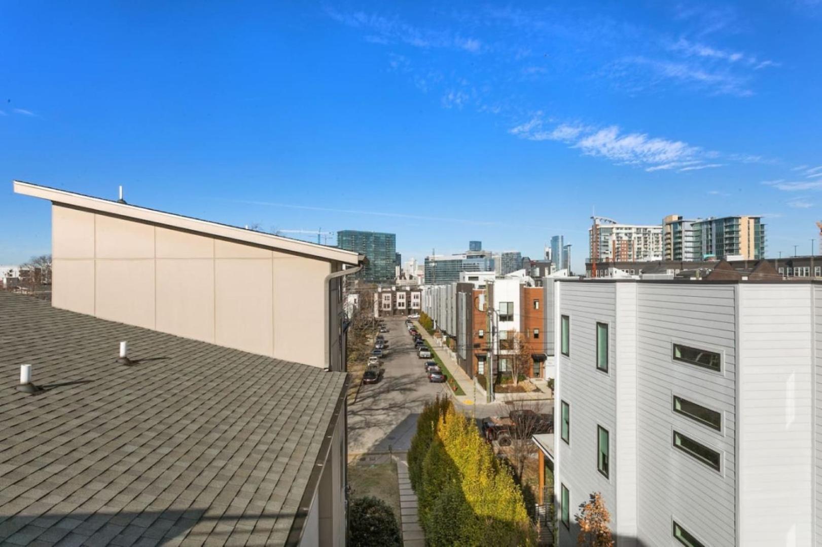 Downtown W Rooftop Deck 4 Bedrooms 3 Baths Holiday home