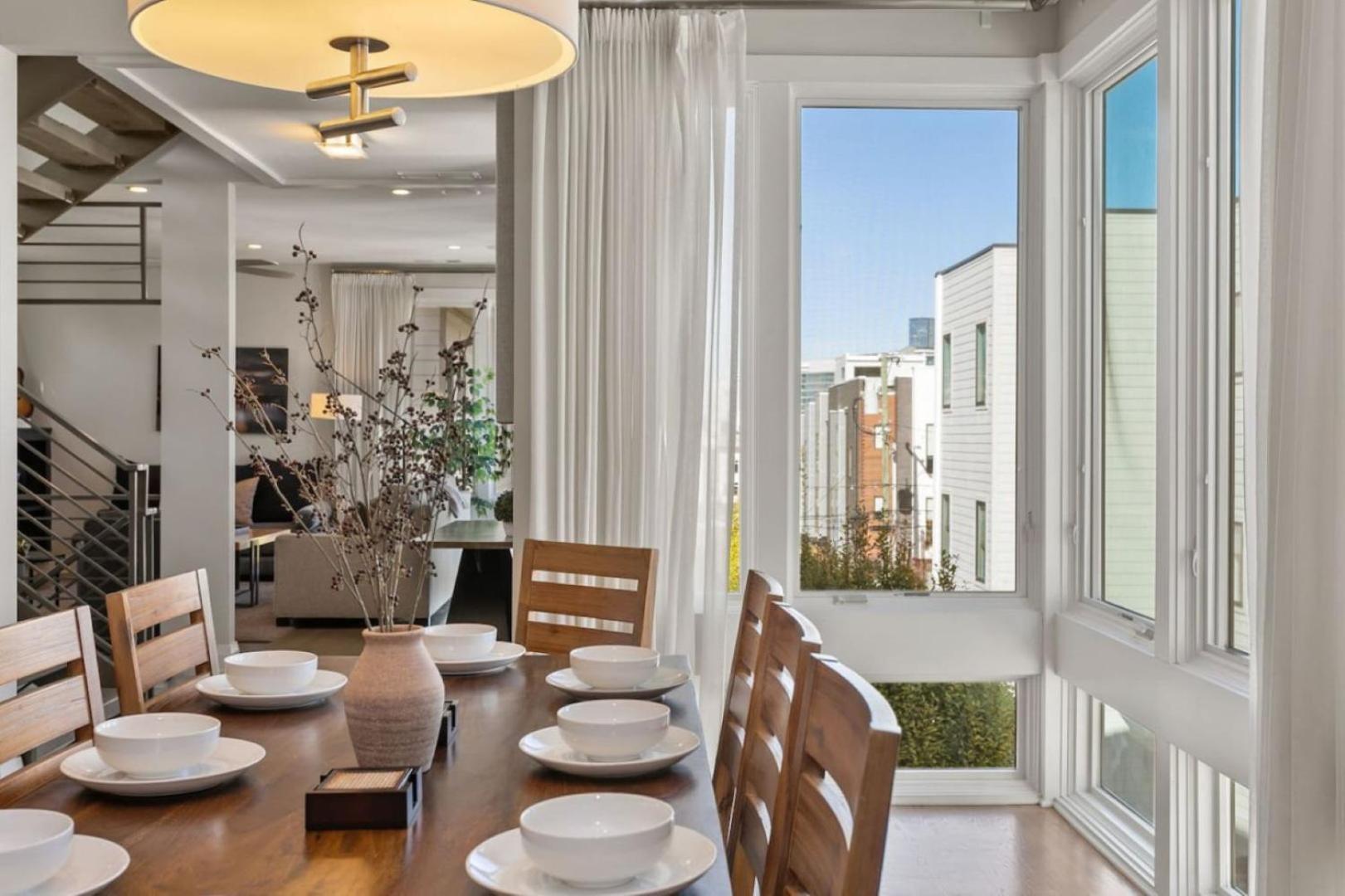 Holiday home Downtown W Rooftop Deck 4 Bedrooms 3 Baths *