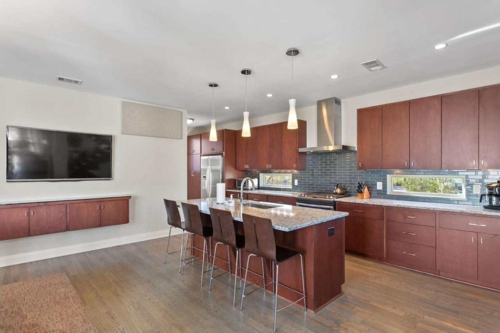 Downtown W Rooftop Deck 4 Bedrooms 3 Baths Nashville