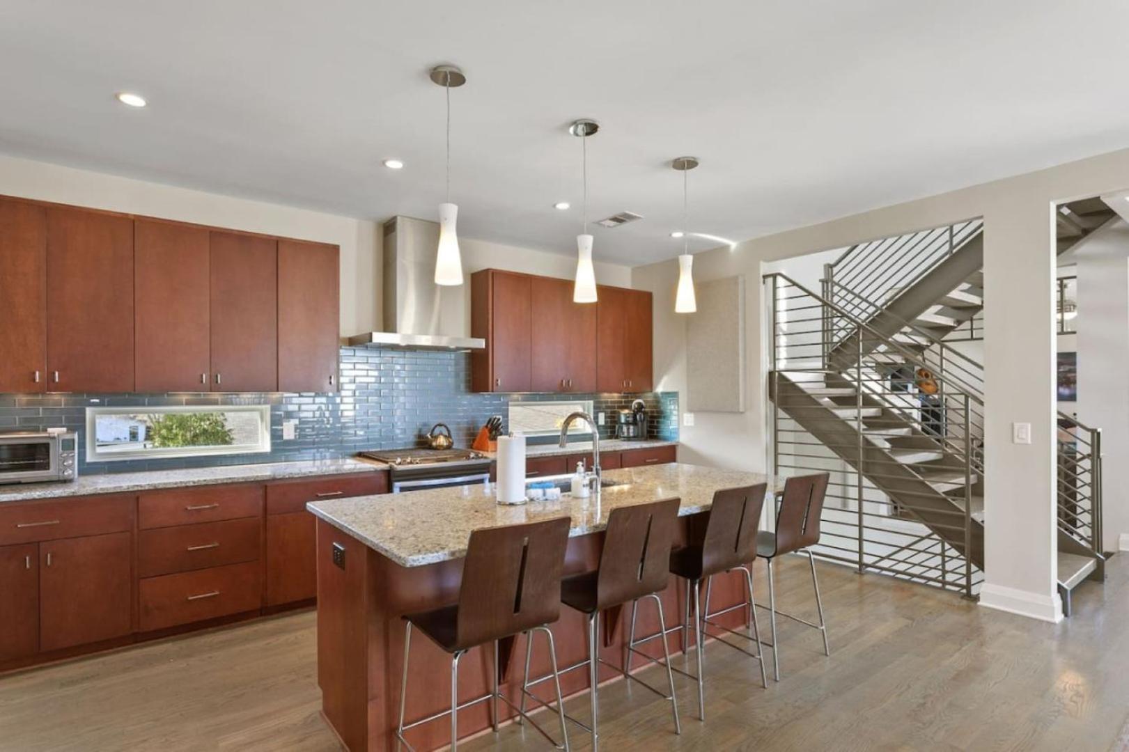 Downtown W Rooftop Deck 4 Bedrooms 3 Baths