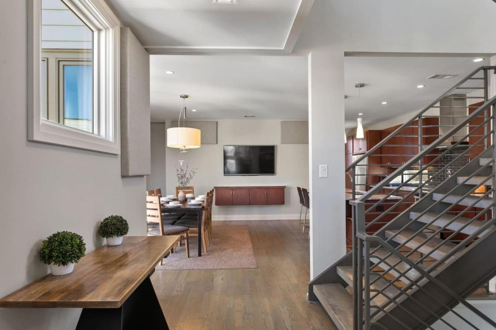 Downtown W Rooftop Deck 4 Bedrooms 3 Baths *