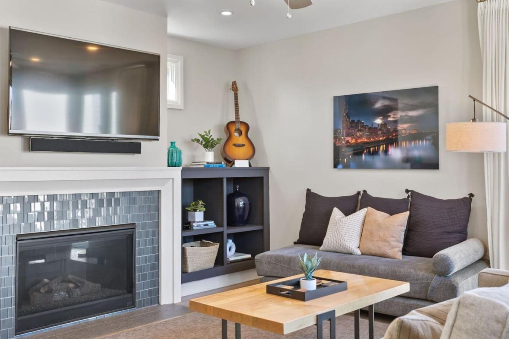 Downtown W Rooftop Deck 4 Bedrooms 3 Baths Nashville