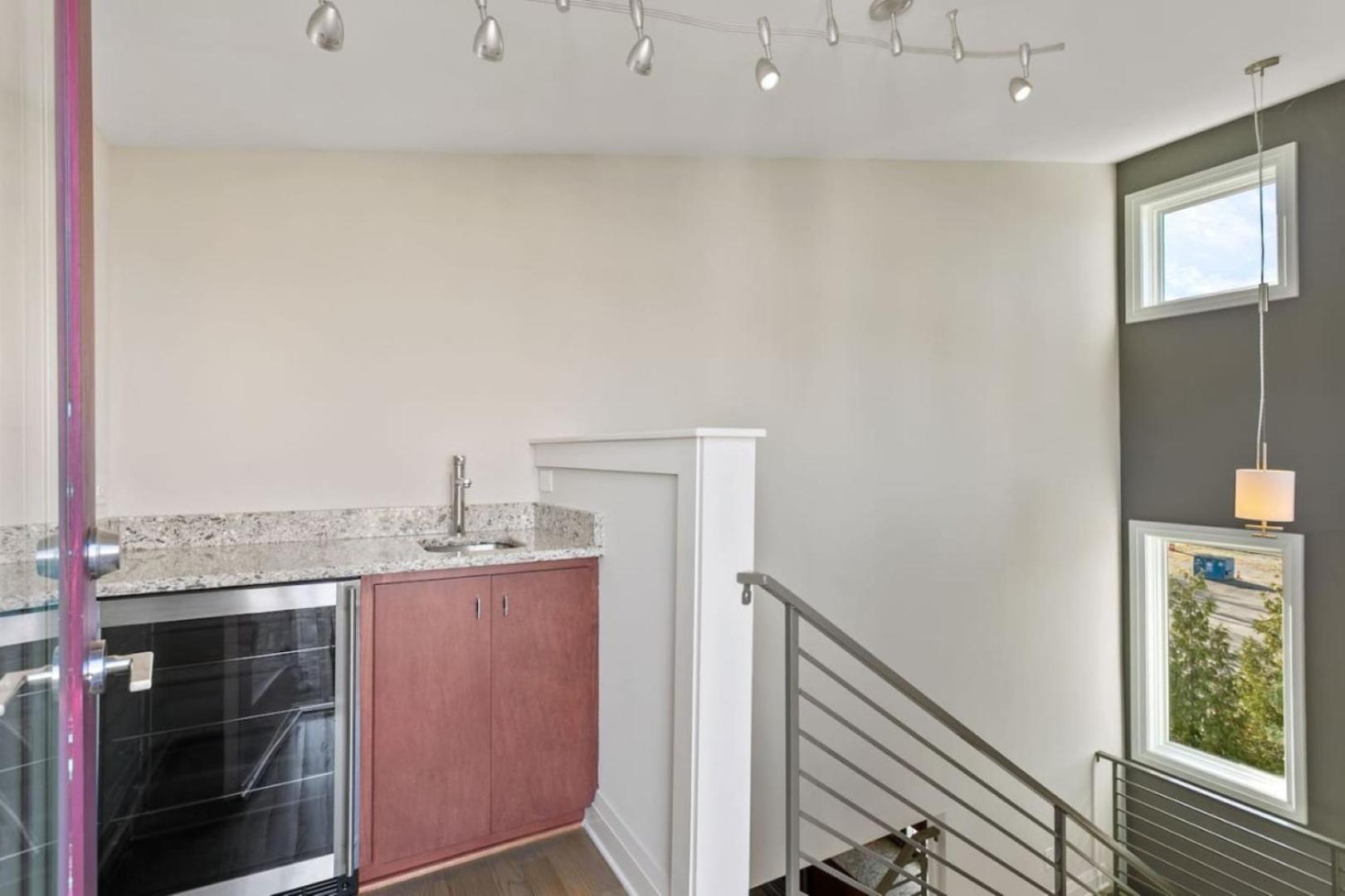 Downtown W Rooftop Deck 4 Bedrooms 3 Baths