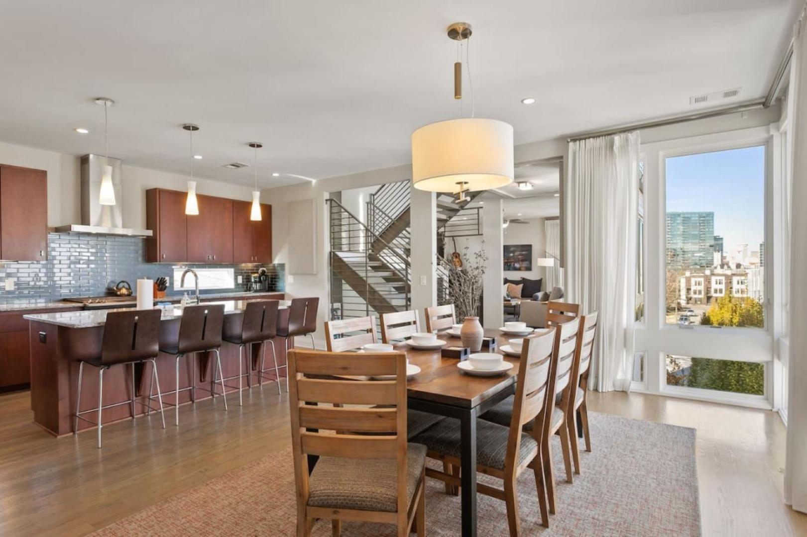 Holiday home Downtown W Rooftop Deck 4 Bedrooms 3 Baths *