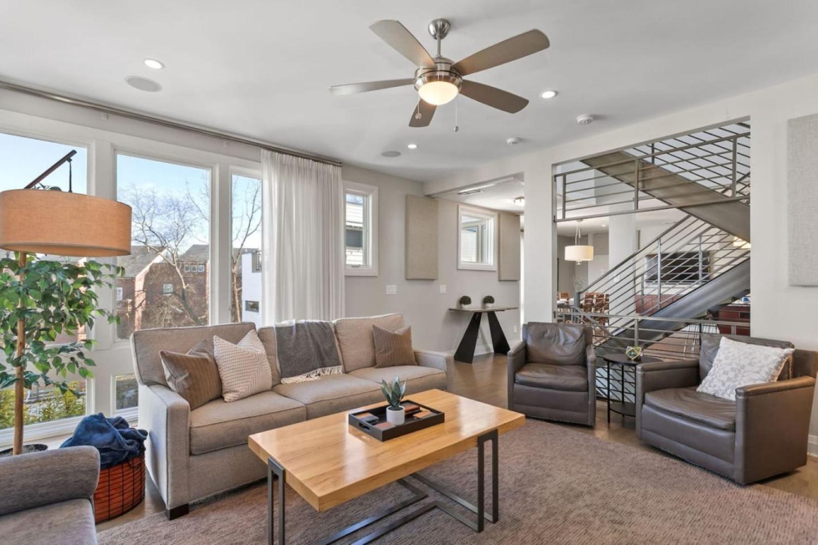 Downtown W Rooftop Deck 4 Bedrooms 3 Baths