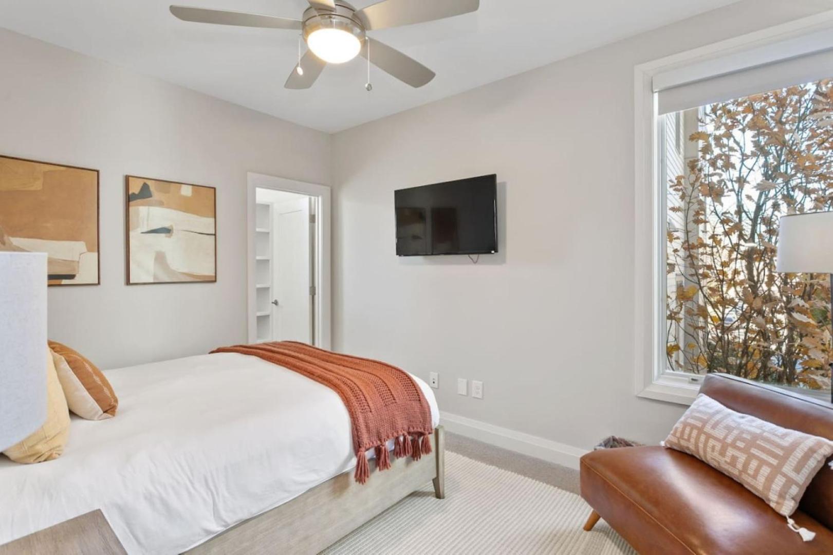 Holiday home Downtown W Rooftop Deck 4 Bedrooms 3 Baths *