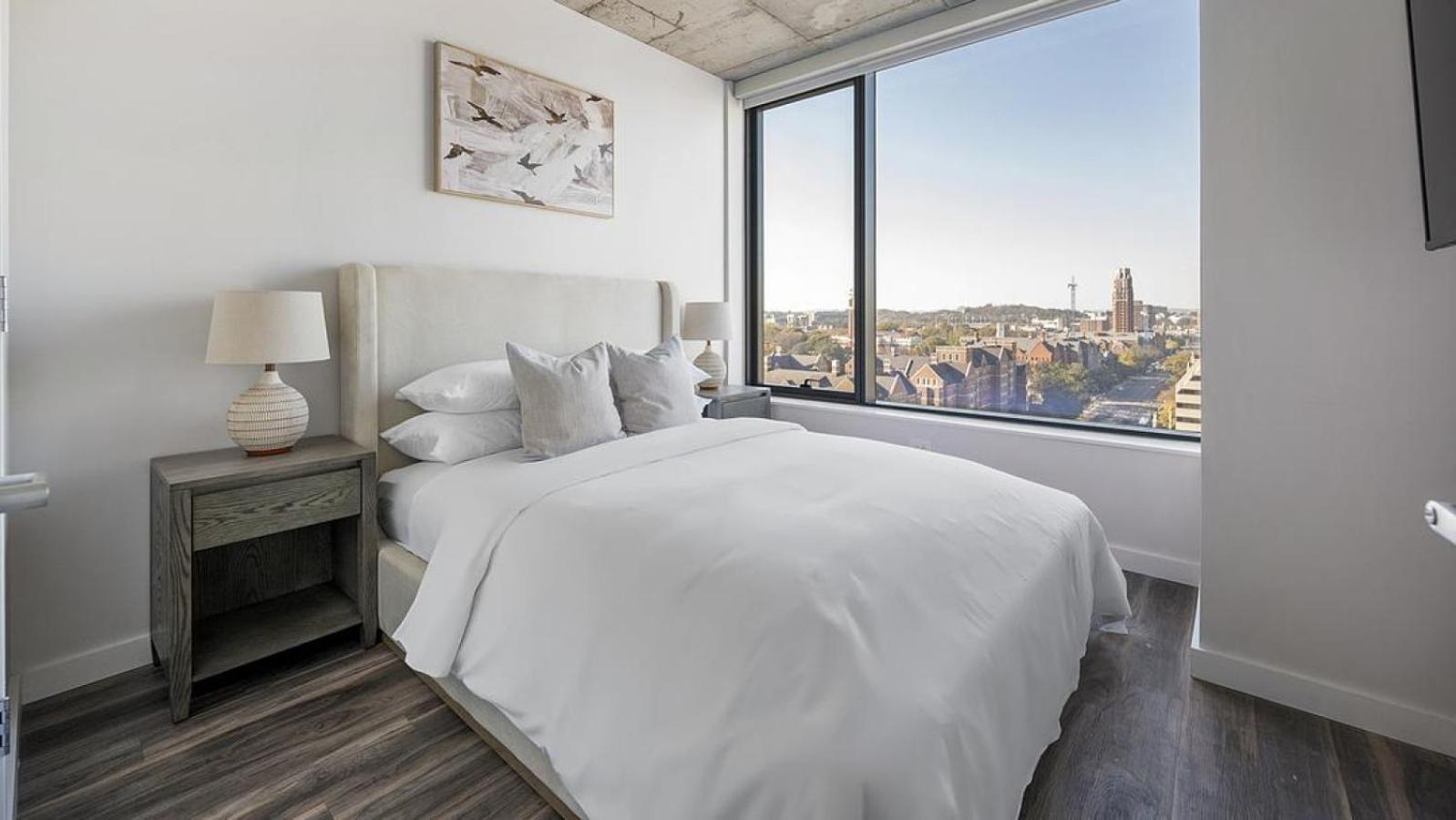 Landing At 2010 West End - 2 Bedrooms In Midtown Apartment