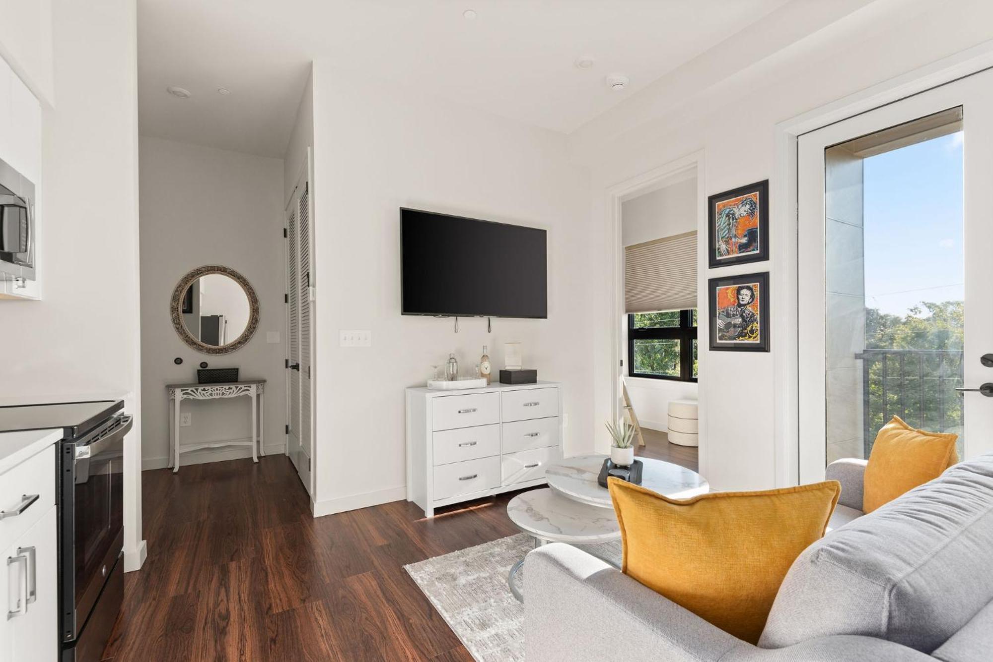 The Crescendo - On Music Row Apartment Nashville