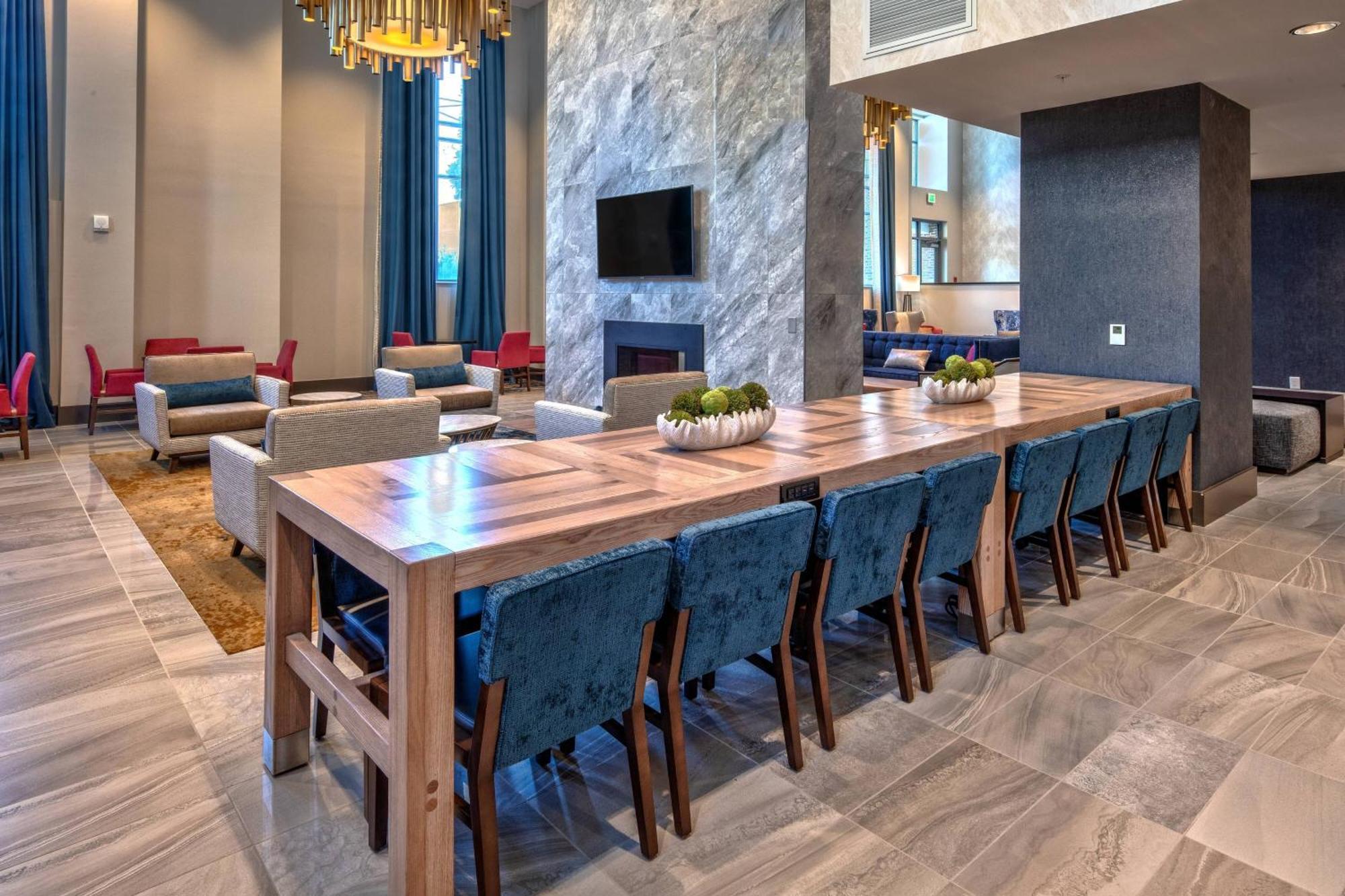 Hotel By Marriott Hills 3*