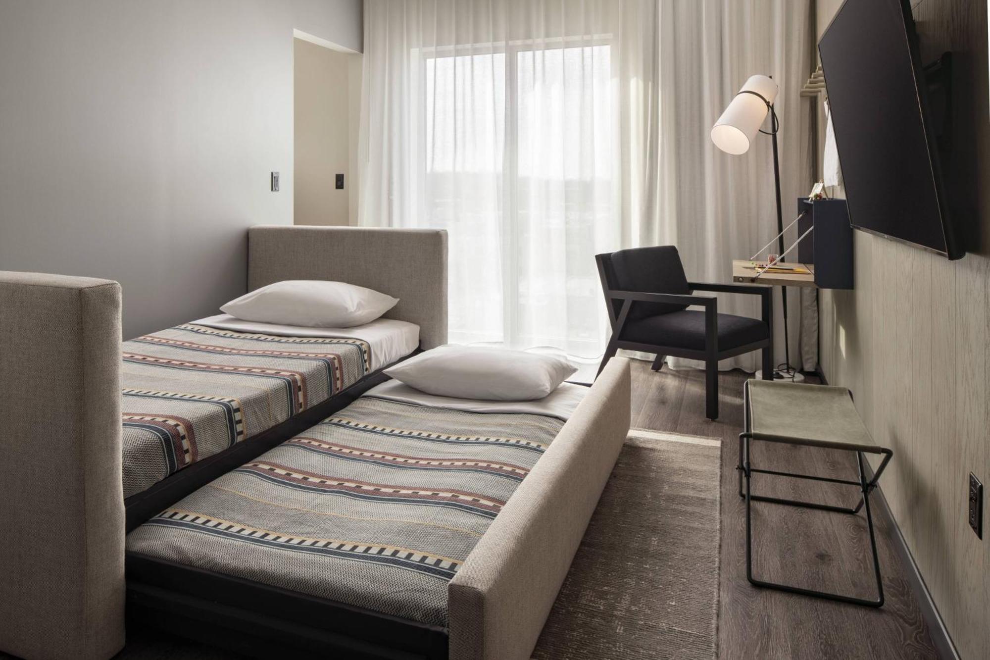 Hotel Moxy Vanderbilt Area 4*