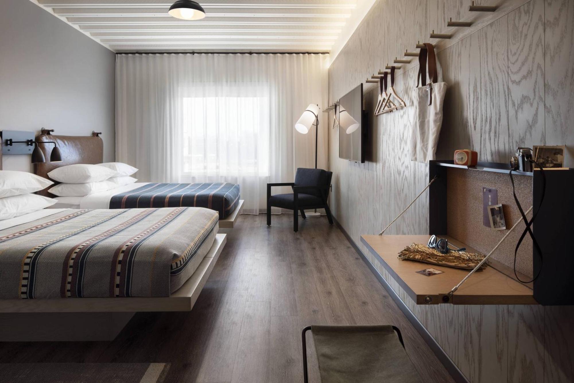 Moxy Vanderbilt Area Hotel 4*