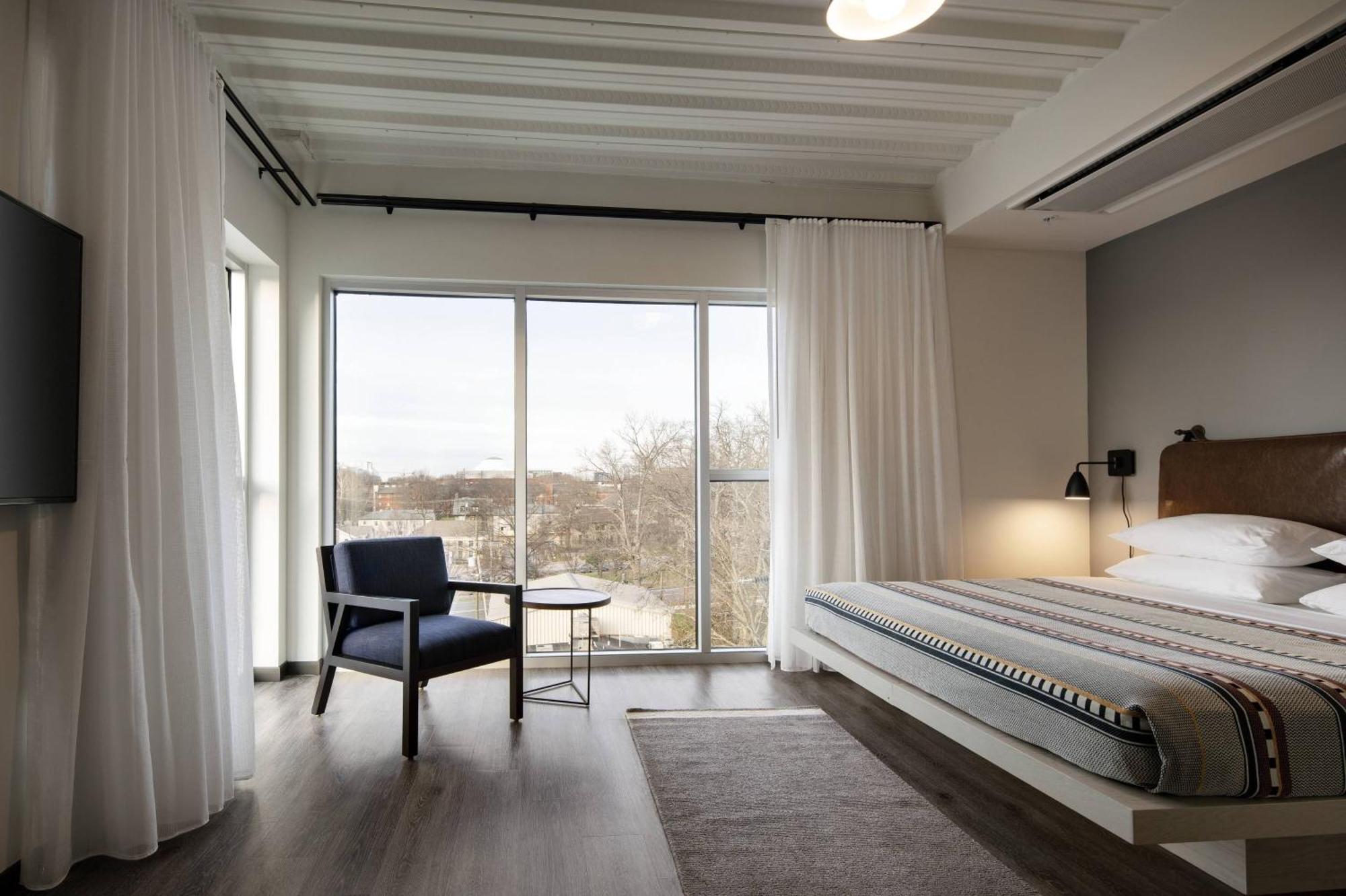 Hotel Moxy Vanderbilt Area 4*