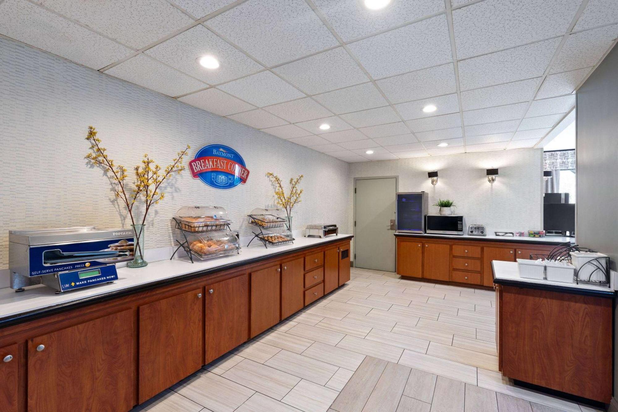 Hotel Baymont By Wyndham Airport 2*