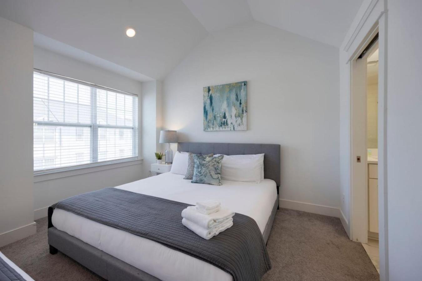 Holiday home Minutes To Broadway Stylish Gated Townhome Nashville