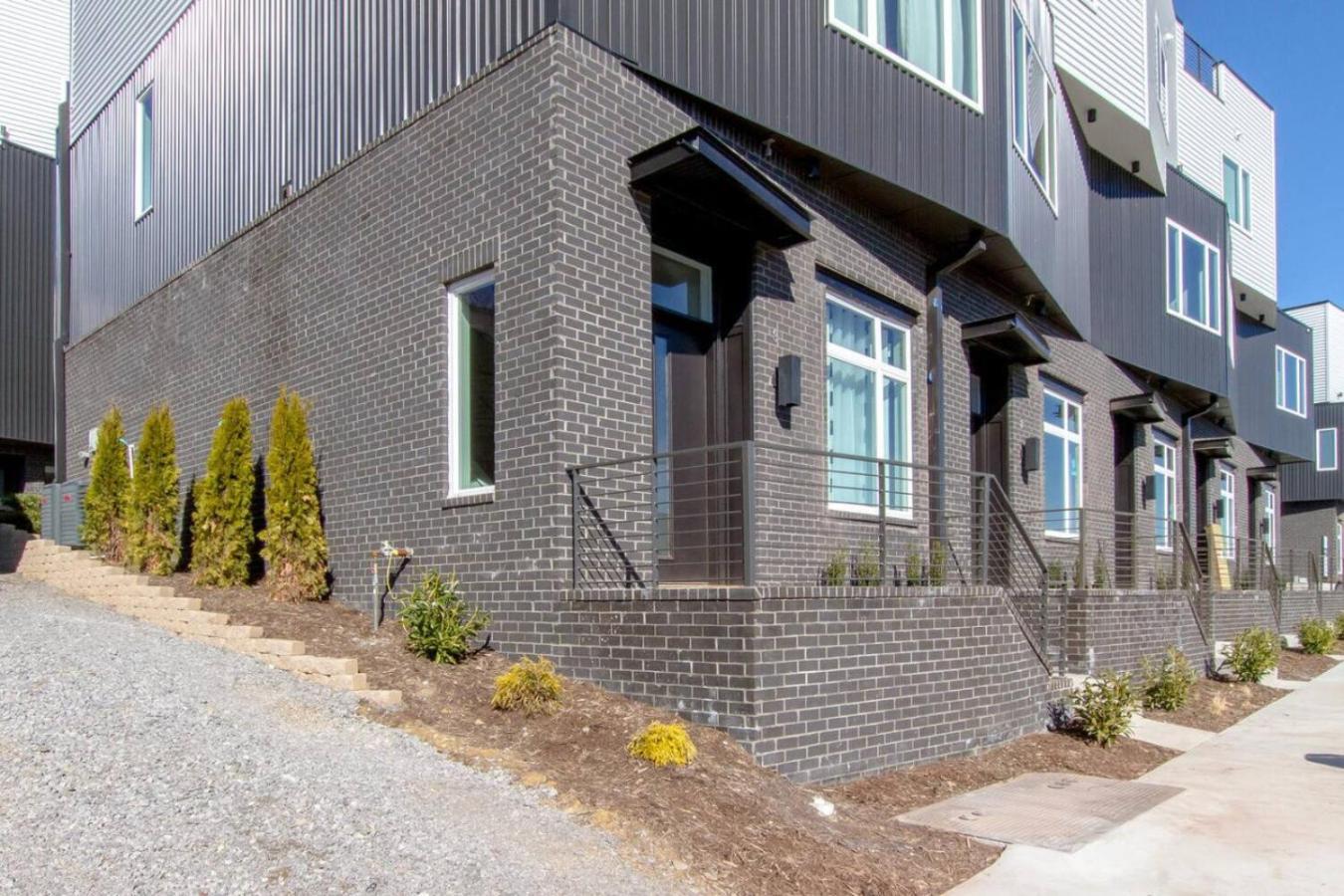 Beautiful West Rooftop Deck * Nashville