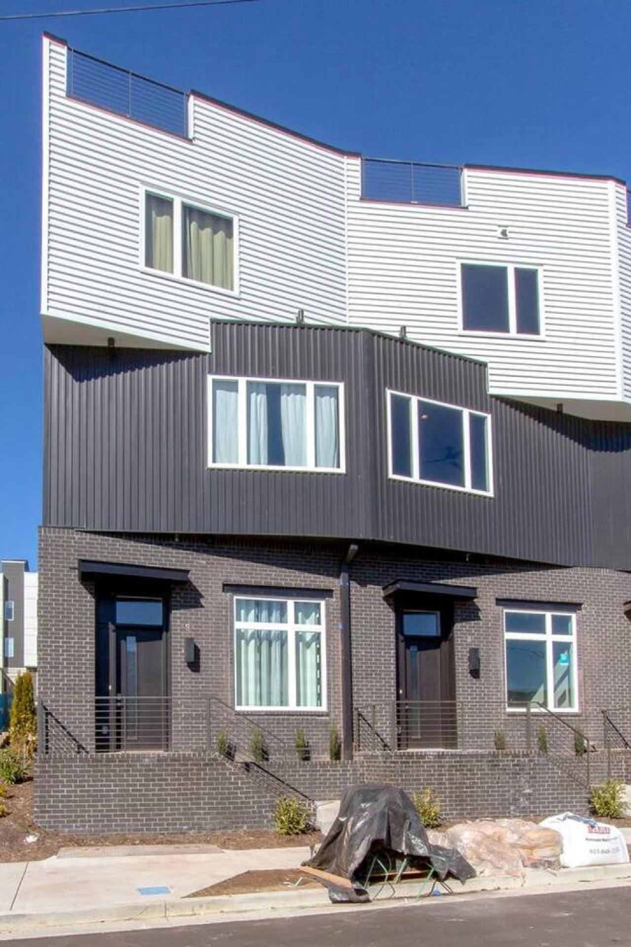 Beautiful West Rooftop Deck Holiday home *