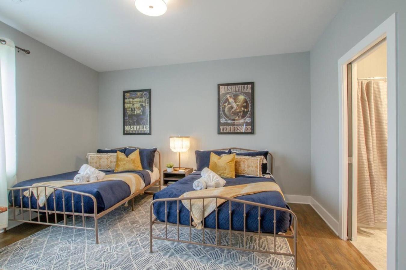 Beautiful West Rooftop Deck Nashville