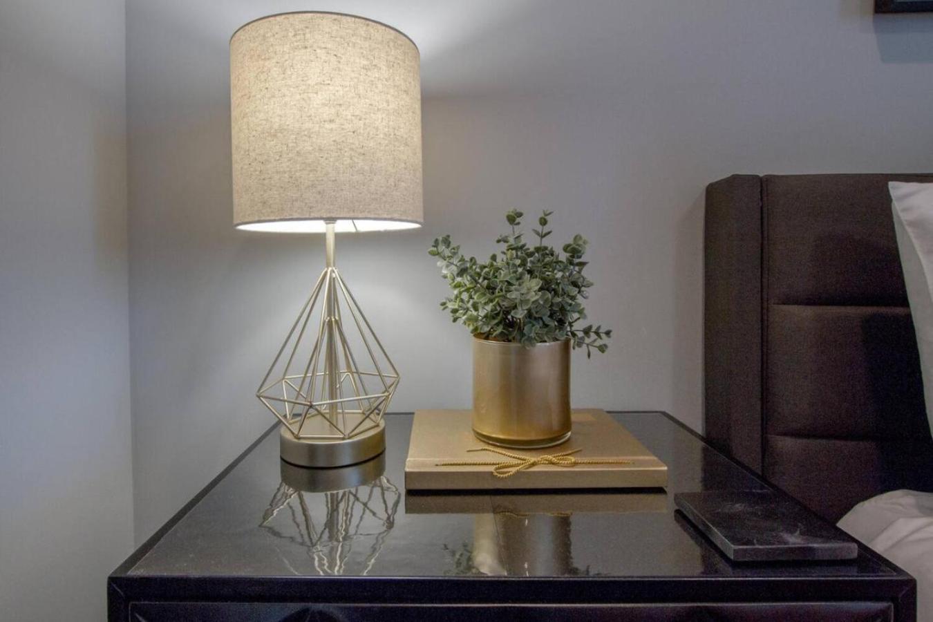 Beautiful West Rooftop Deck Holiday home