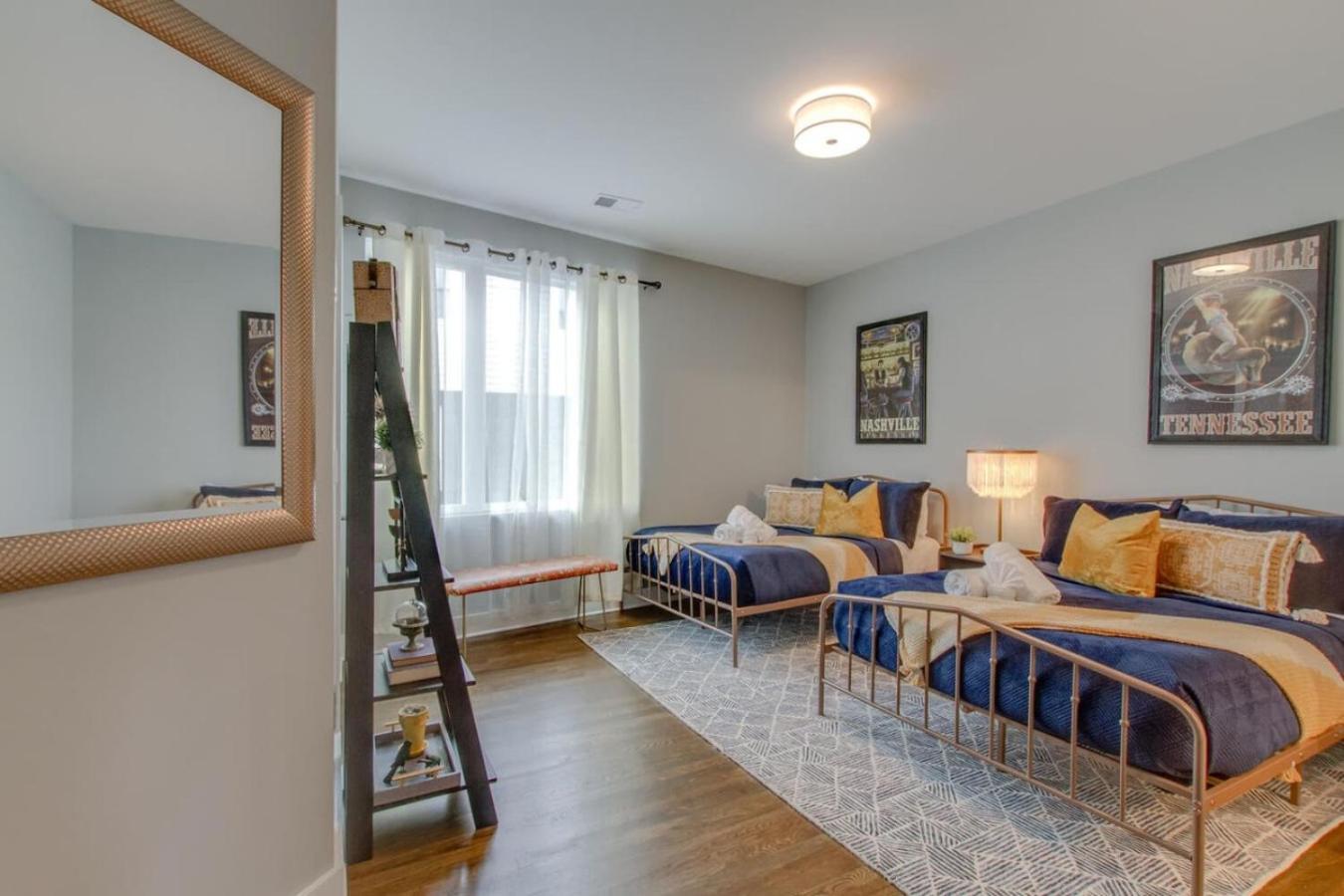 Beautiful West Rooftop Deck Nashville